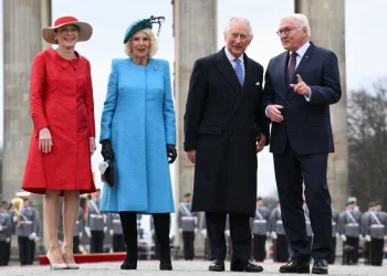 Mbreti Charles III mbërrin në Gjermani për vizitën e parë jashtë shtetit si monark