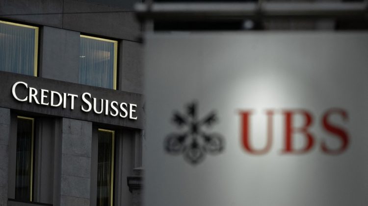 Banka më e madhe e Zvicrës UBS në bisedime për të blerë rivalin e saj Credit Suisse