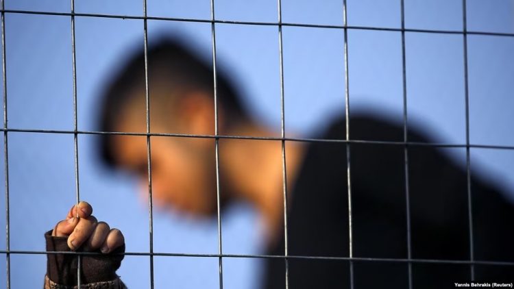 Evropa kritikohet për trajtim çnjerëzor të emigrantëve