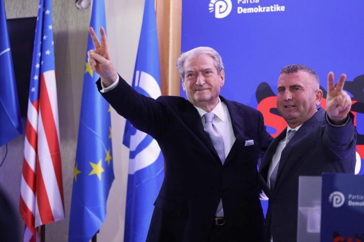 Berisha nga Selenica: Rama po largon qytetarët nga vendi, të rrëzojmë qeverinë