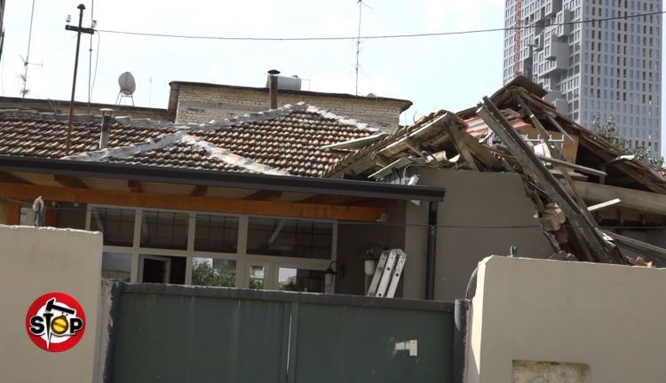 “Porta kryesore u saldua”, nxjerr vëllain nga shtëpia dhe i zapton banesën