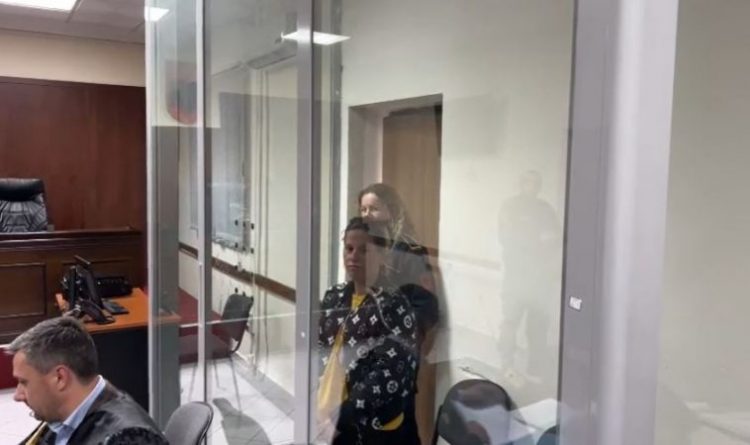 U arrestua 8 ditë pasi lindi fëmijën, sot gjyqi për nënën lehonë