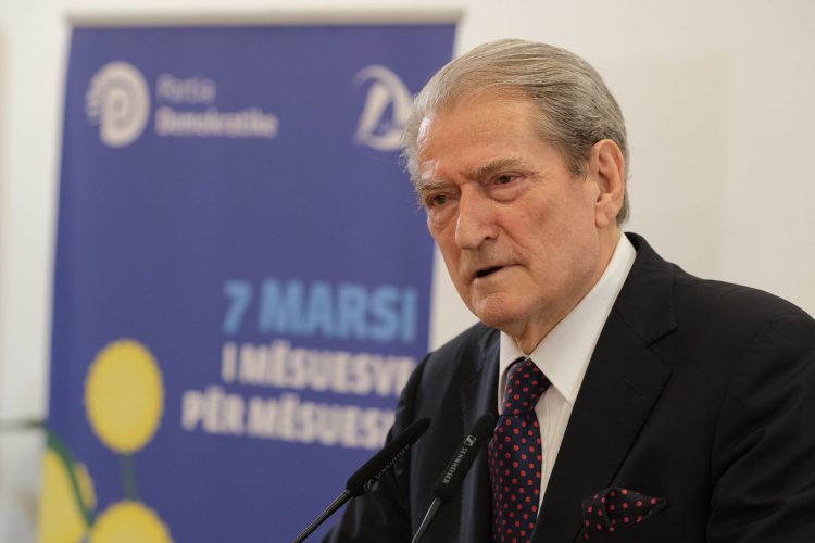 Berisha: Mësuesit, pedagogët dhe studentët të ngrihen për të rrëzuar monizmin