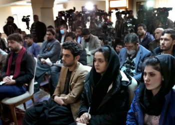 Afganistan, gazetaret gjejnë mënyra për të vazhduar transmetimet radiofonike