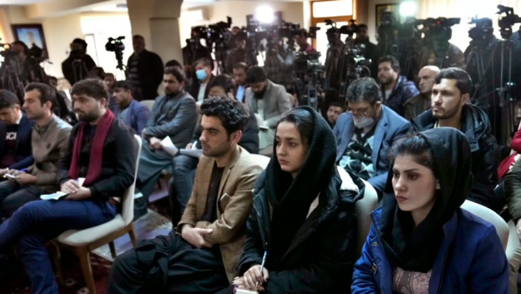 Afganistan, gazetaret gjejnë mënyra për të vazhduar transmetimet radiofonike