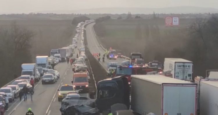 Më shumë se 40 makina të përplasura në aksidentin e Hungarisë, gjendet një trup i pajetë