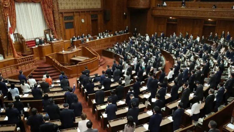 Japonia përjashton nga Parlamenti “deputetin-youtuber”