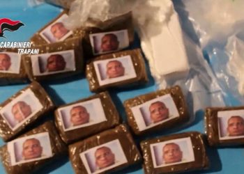 Itali/ E mbështjellë me fotot e Denaros dhe Toto Riinës, kapet drogë me vlerë 200 mijë €