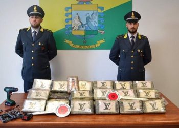 Kokainë në banane, arrestohen 3 shqiptarë në Itali