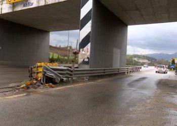 Këmbët e urës në segmentin Sauk-TEG rrezik për aksidentet