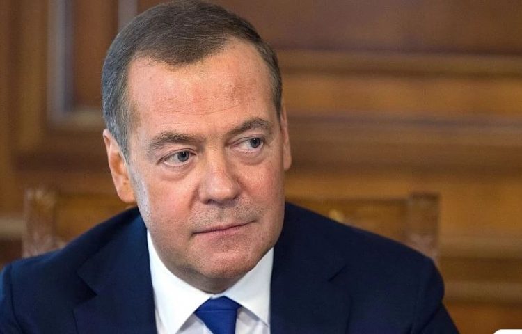 “Rusia është në luftë më NATO”,Medvedev përdor fjalimin e Stalinit për motivimin e rusëve