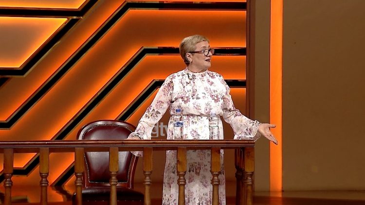 Melaizja: Në krevat me mua, burri dërgonte foto intime me të dashurën e rinisë