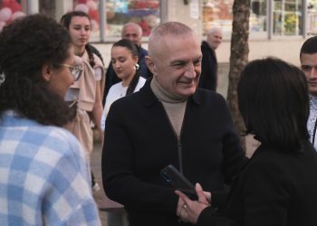 Meta në “Fresk”: Rrugë të ngushta e të shkatërruara, përkeqësim i situatës me ujin