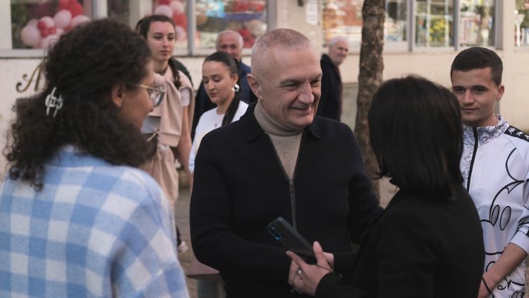 Meta në “Fresk”: Rrugë të ngushta e të shkatërruara, përkeqësim i situatës me ujin