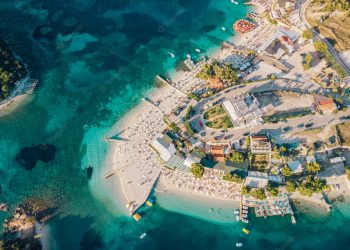 Gara e Ballkanit/Shqipëria më e fortë në turizëm, më dobët në industrinë e automobilave