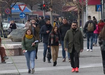 Si po e tkurr konsumin rritja e çmimeve dhe emigracioni