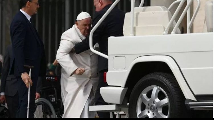 Probleme shëndetësore për Papa Françeskun, shtrohet në një spital të Romës