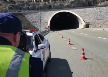 Video/ “Audi A7”me 197 km/h në tunel, policia “kap mat” shoferin sapo del prej tij