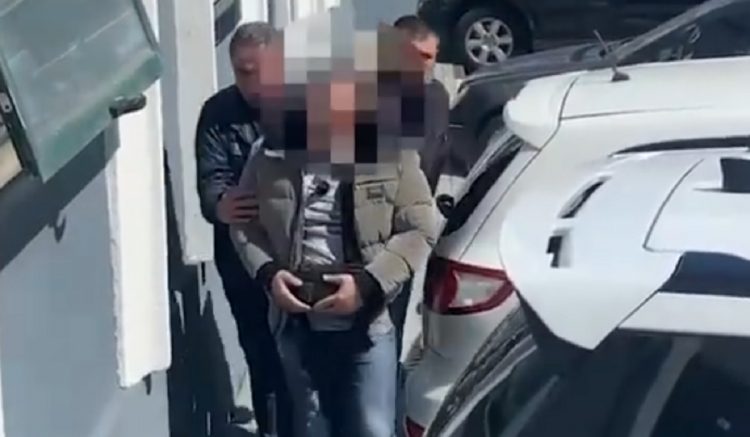 Video/ Pjesë e organizatës kriminale në Itali, arrestohet 48-vjeçari në Tiranë