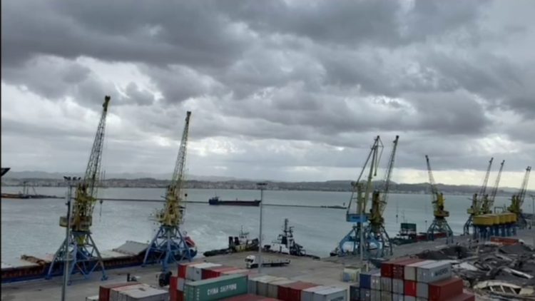 Moti i keq, anulohen lundrimet nga dhe drejt Italisë