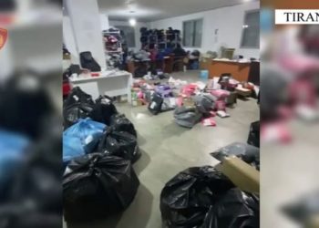 Kontrabandë mallrash, arrestohet administratori i një poste private