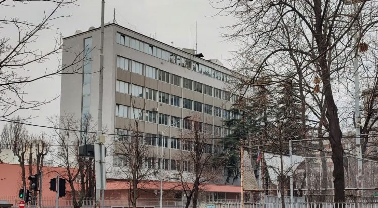 Diplomatët e dëbuar rusë gjejnë “shtëpi” në Beograd
