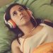 Arsyeja pse dëgjoni muzikë të trishtuar, edhe kur jeni në një lidhje të lumtur
