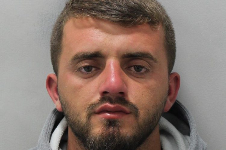 Arrestohet shqiptari/ Përndiqte të miturën në Londër: E pashë në park, u dashurova me të