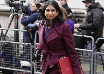 Braverman: Plani për t’i çuar azilkërkuesit në Ruandë është akt njerëzor