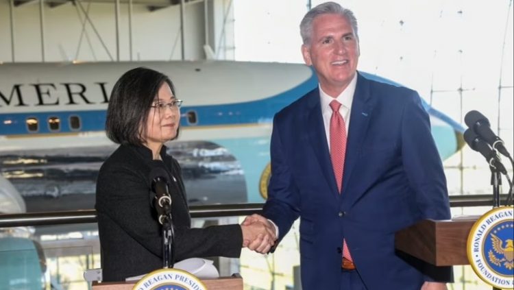 Presidentja e Tajvanit ndalon në SHBA, Kina kërcënon me hakmarrje
