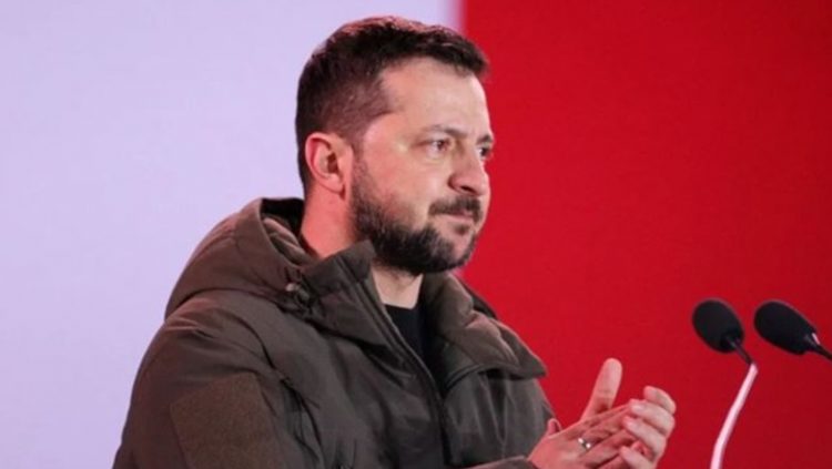 Zelensky: Mbi 50 ndërtesa të dëmtuara nga sulmi rus, ka trupa nën rrënoja