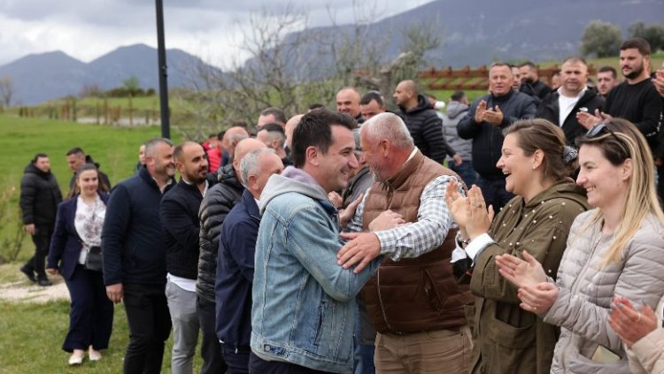 Veliaj sulmon Berishën nga Farka: Ata kanë hall se janë non-grata