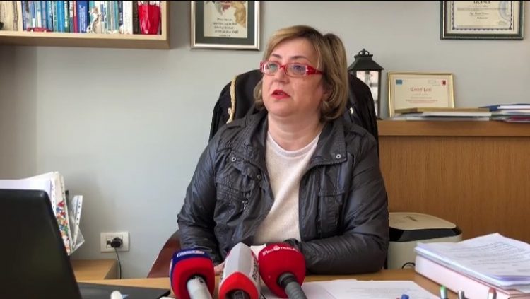 U mbajt peng nga 74 vjeçari, avokatja: Më tha do të t’i hedh trutë në erë