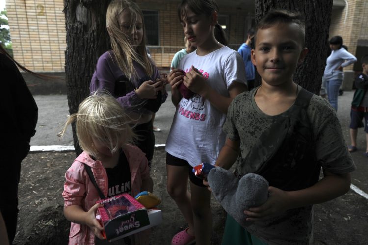 Fëmijët ukrainas janë dhunuar dhe keqtrajtuar, pasi nuk kënduan himnin kombëtar rus