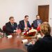 Ambasada amerikane për vizitën e Escobar: Nënvizon rëndësinë e zgjedhjeve të 14 majit
