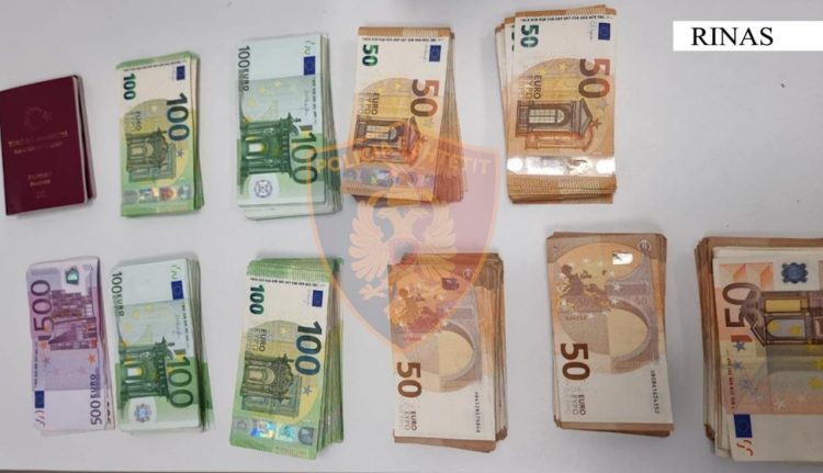 Nuk i deklaruan në kufi, policia i sekuestron mbi 47 mijë euro dy shtetasve turq