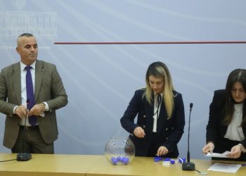 Nis vettingu në Policinë e Shtetit, hidhet shorti për 36 emrat e parë të drejtuesve