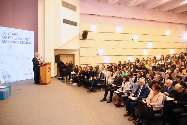 ‘Sektori bankar në 30 vite ekonomi të lirë’, forum bankar nga FEUT