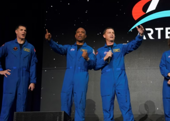 NASA zgjedh ekuipazhin që do të fluturojë drejt hënës, mes tyre edhe një grua