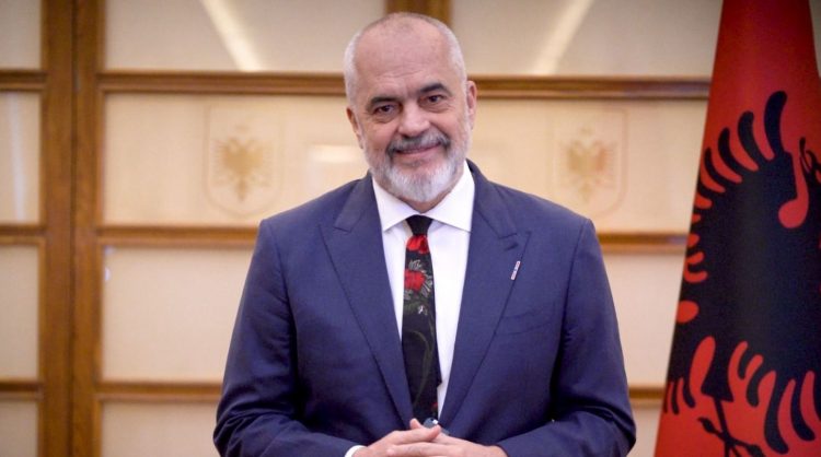 Politika i uron shqiptarëve Pashkën