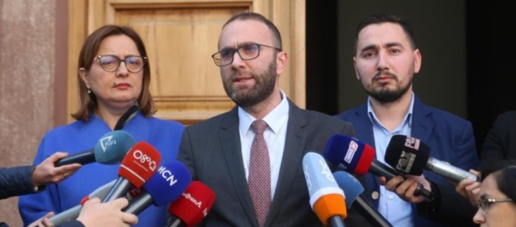 Shtyrja e seancës për VKM e ndërtimeve pa leje, Bardhi: Rezultat i shantazhit të Ramës