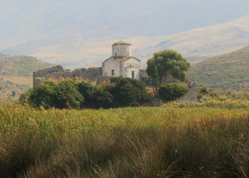 Rama uron Pashkët Ortodokse me pamje nga kisha e Marmiroit