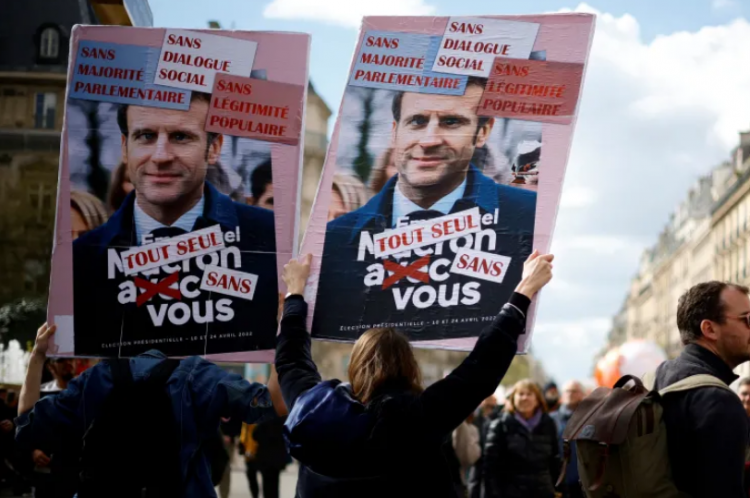 Pas protestave të njëpasnjëshme, Macron nënshkruan ligjin për reformën e pensioneve