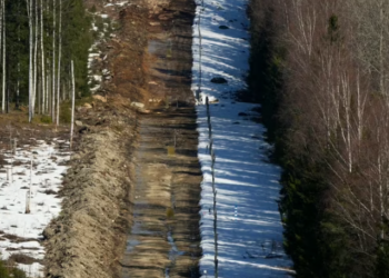 Dy javë pas anëtarësimit në NATO, Finlanda vendos tela me gjemba në kufirin me Rusinë