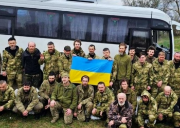 130 ushtarë ukrainas janë liruar në “Shkëmbimin e madh të të burgosurve për Pashkë”