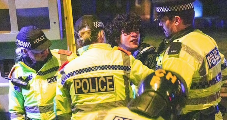 Konsumoi drogë dhe sulmoi me fishekzjarre oficerët, dënohet me 3 vite burg i riu