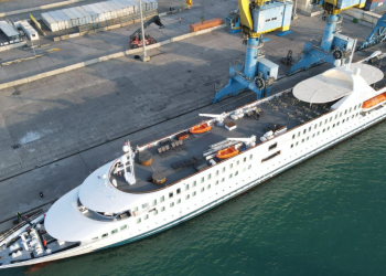 Sezoni veror, mbërrin në Durrës kroçera e parë me 134 turistë