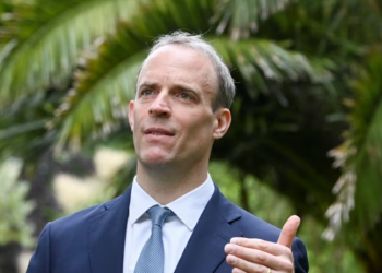 Zv/kryeministri britanik jep dorëheqjen pas akuzave për ngacmime