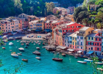 Portofino ndalon turistët të bëjnë selfie: Deri në 275 euro gjobë për shkeljet