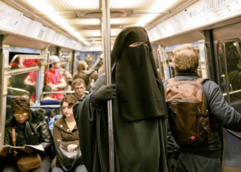 Gratë që nuk mbajnë hixhab do të ndalohen të përdorin metronë e Teheranit